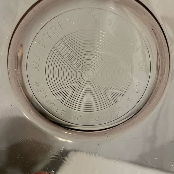 Vintage Pyrex Cranberry 1.5 Liter Bowl Made in USA - Picture 3 of 3